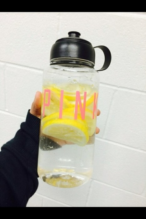 以溫熱茶水取代冷飲。